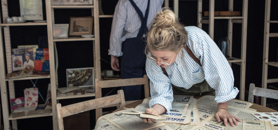 travelling bus tallulah reading - lucy boynton